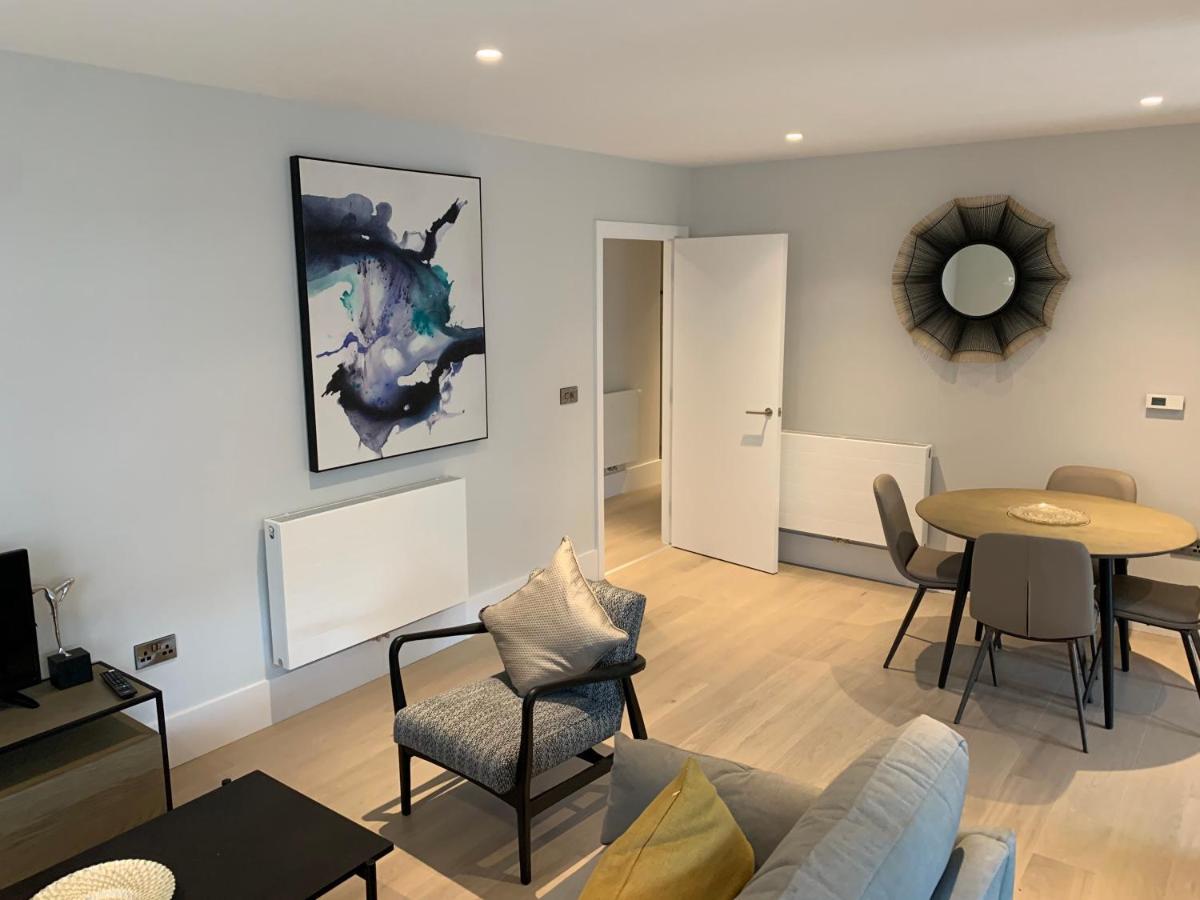 Heathrow North Apartments By Charles Hope Hounslow Eksteriør billede